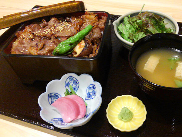 和牛炭火焼き重